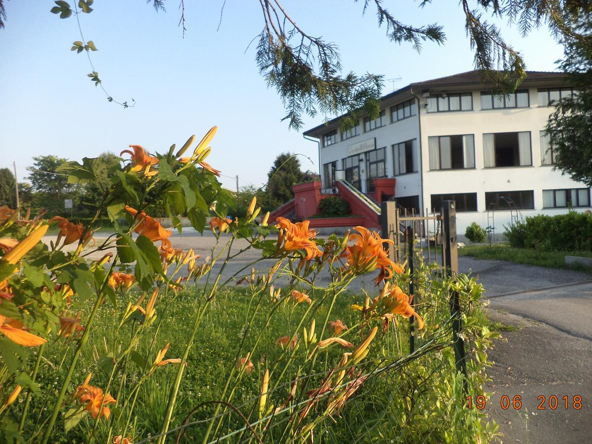 Cristal Lake Affittacamere Ispra Exterior photo